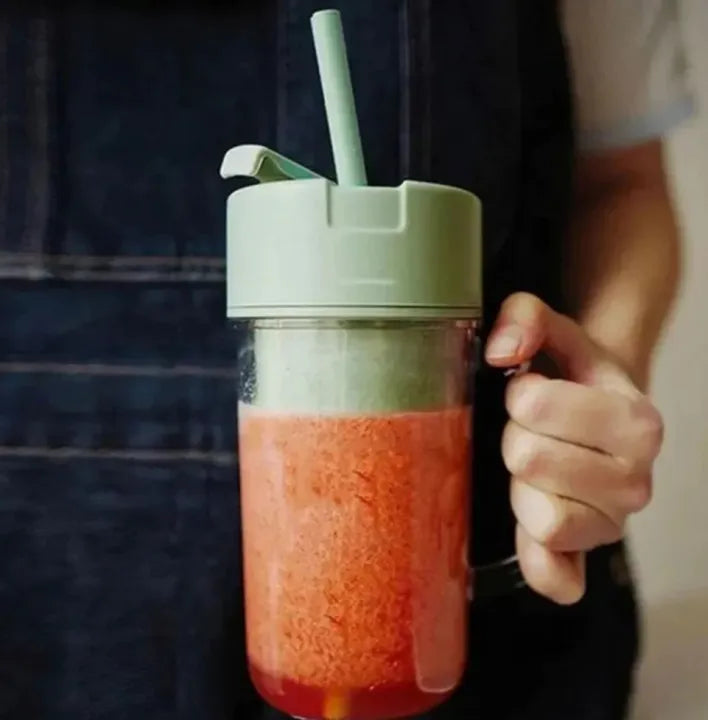 Mini portable juicer