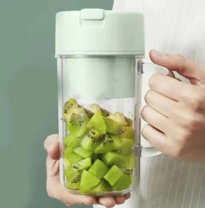Mini portable juicer